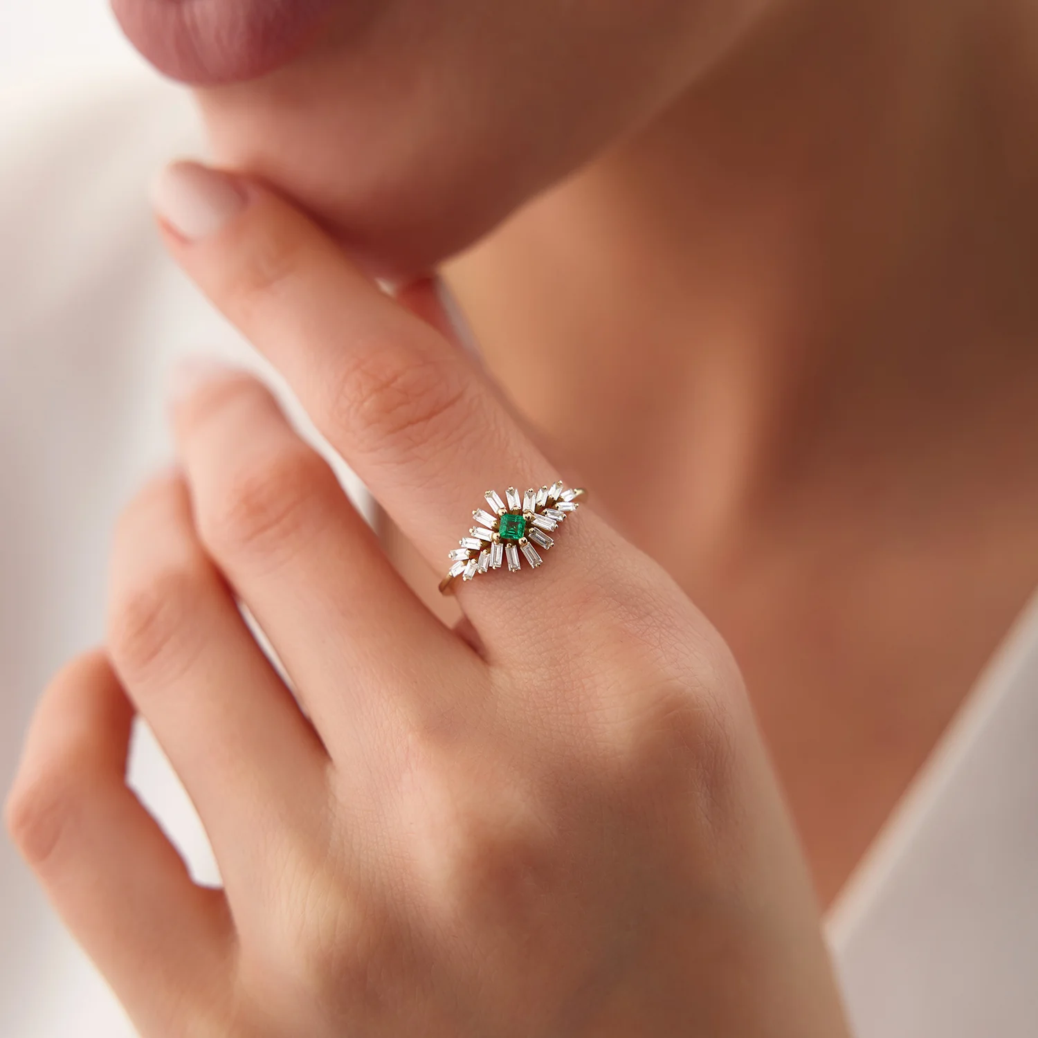14K Baguette Diamond Ring with a Square Emerald - Image 3