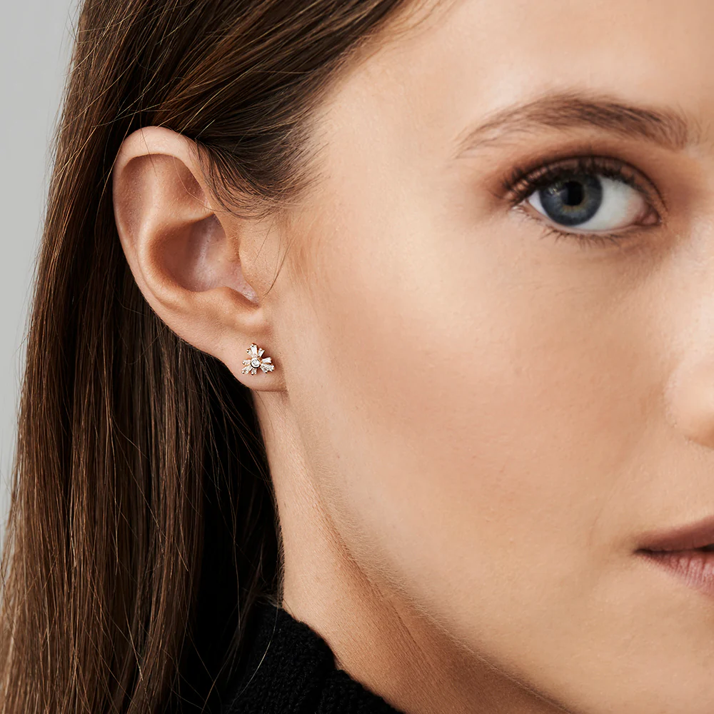 14k Triangle Shaped Tapered Baguette Diamond Stud - Image 3