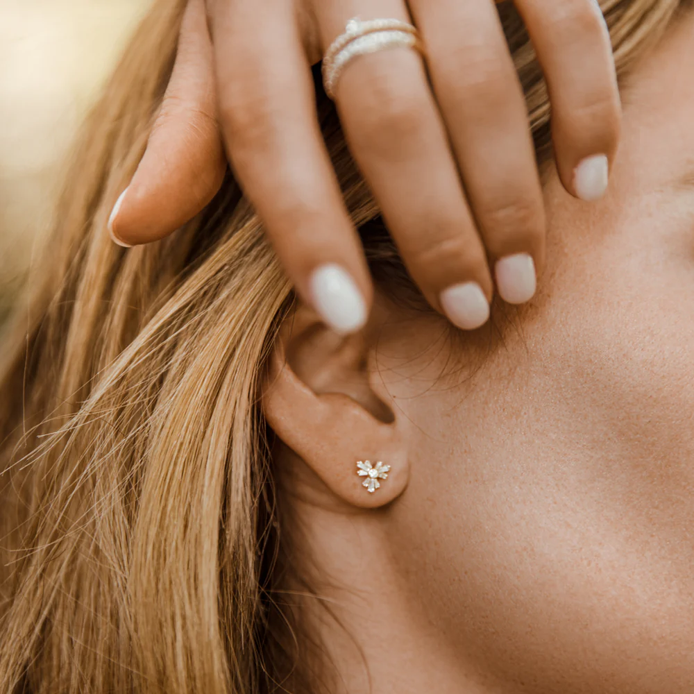 14k Triangle Shaped Tapered Baguette Diamond Stud - Image 5